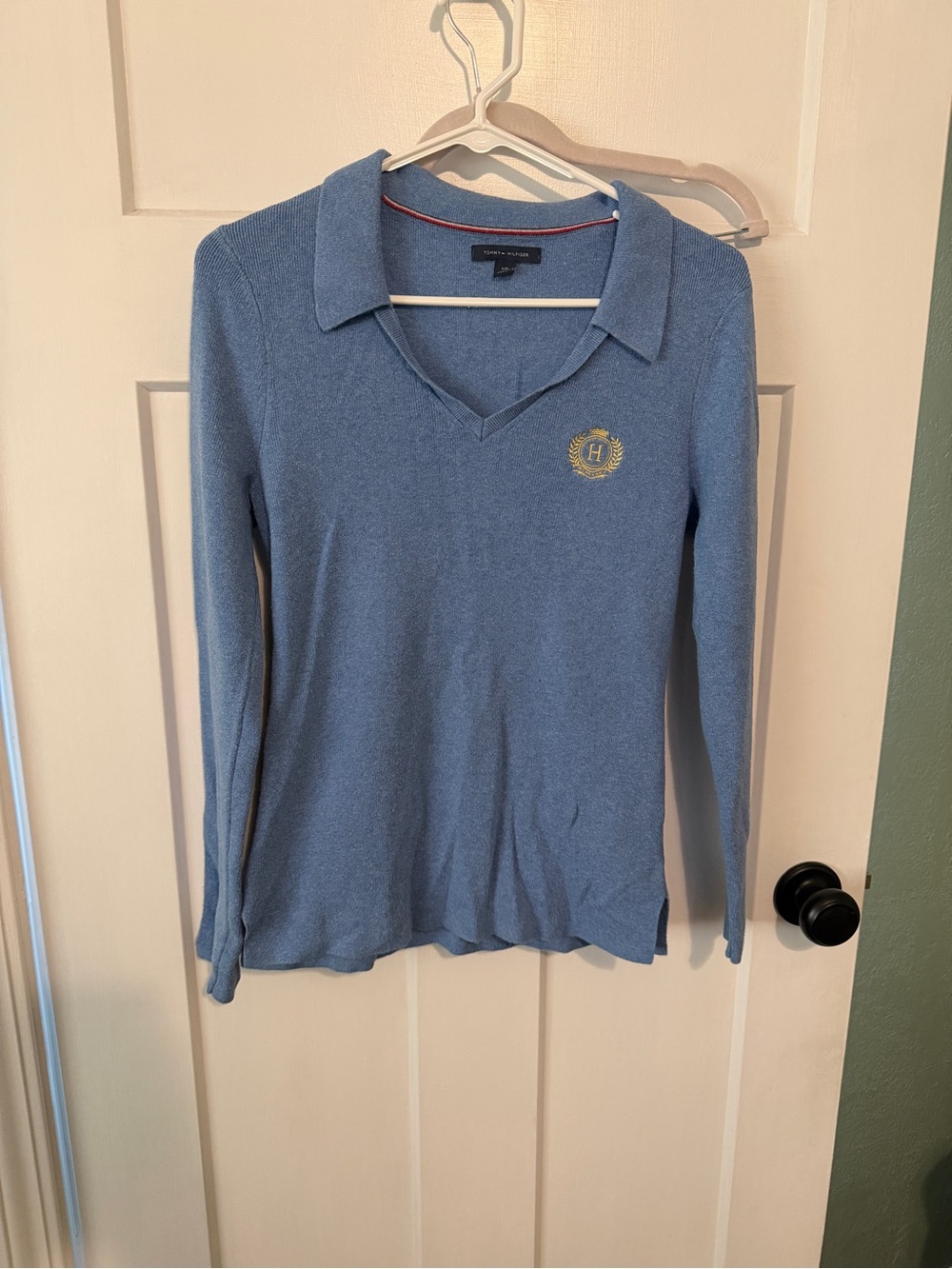Tommy Hilfiger Women's Light Blue/yellow Collared V-Neck Sweater Top